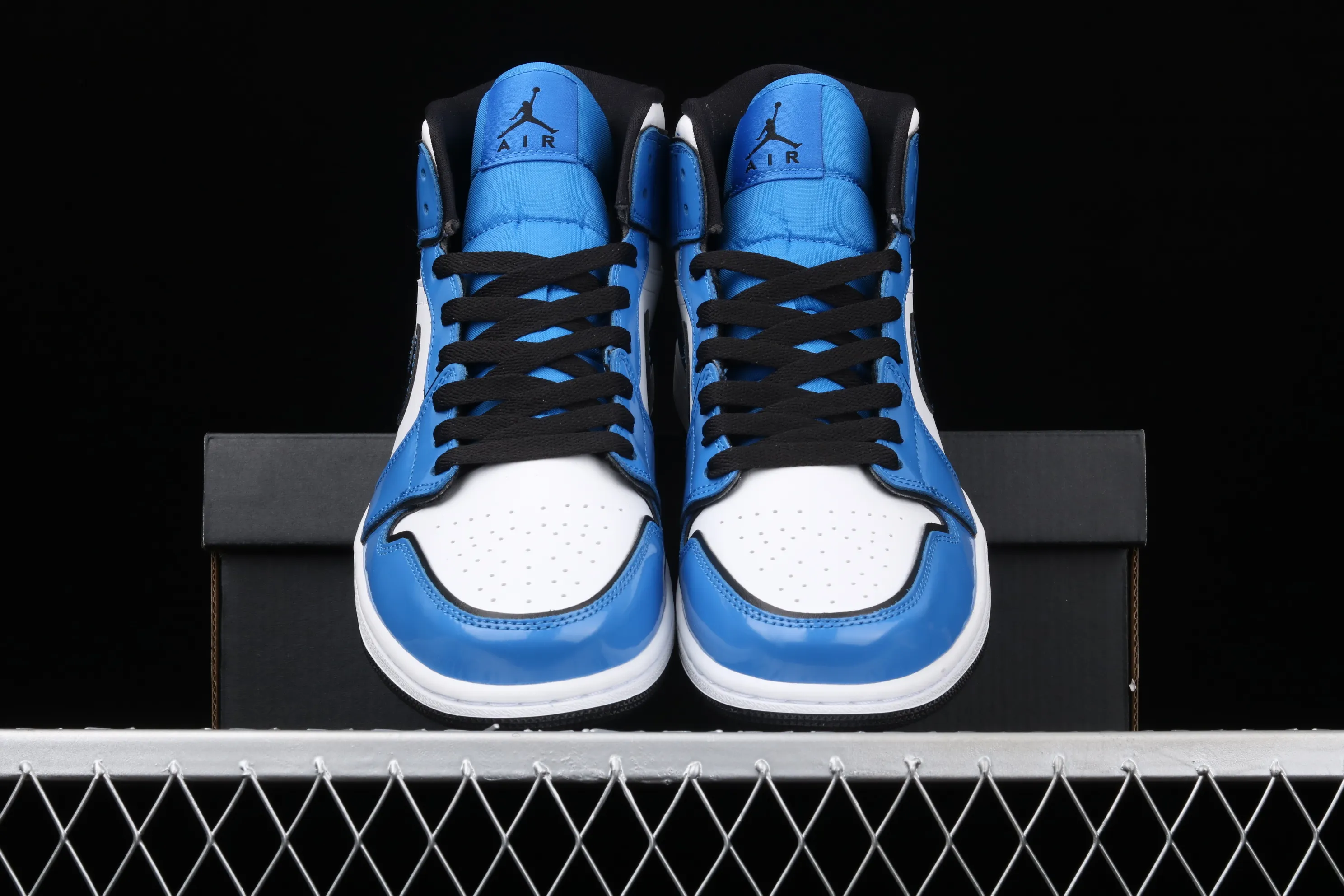 All categories Air Jordan Jordan series basketball shoes Air Jordan 1 Mid G version pure original Air Jordan 1 Mid AJ1 Joe 1 patent leather white and blue two-dimensional small lightning Chinese basketball shoes DD6834-402
